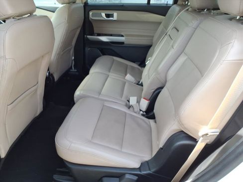 Used 2023 Ford Explorer Limited image 7