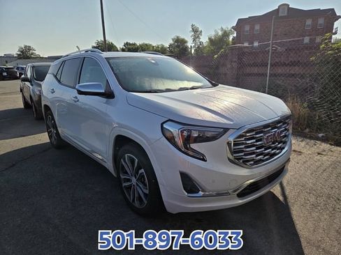 Used 2020 GMC Terrain Denali w/ Denali Premium Package FWD image 2