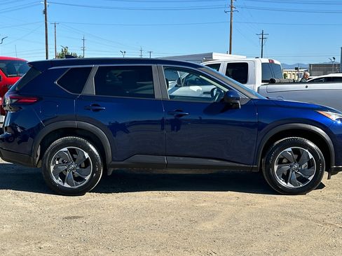 Used 2025 Nissan Rogue SV AWD/4WD image 3