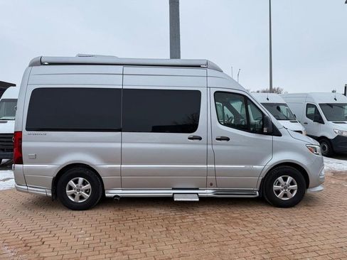 Used 2021 Mercedes-Benz Sprinter 2500 image 2