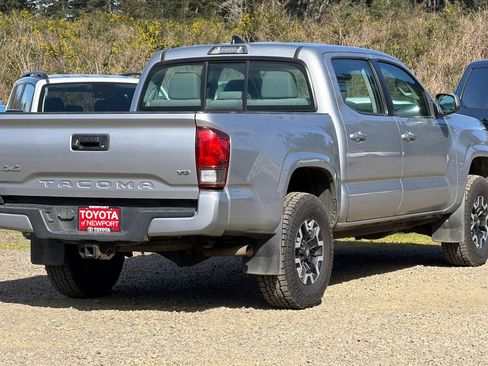 Used 2018 Toyota Tacoma SR w/ SR Convenience Package image 4