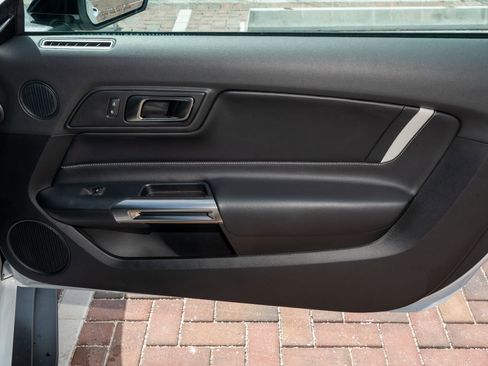 Used 2022 Ford Mustang Shelby GT500 w/ Technology Package image 16