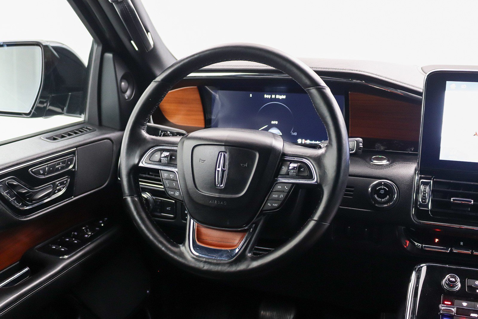 Used 2018 Lincoln Navigator Select w/ Technology Package RWD image 19