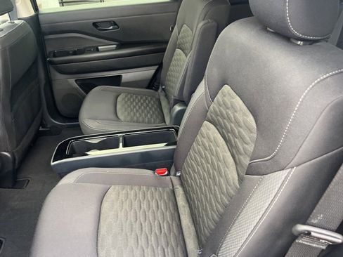 Used 2023 Nissan Pathfinder SV w/ SV Premium Package image 11