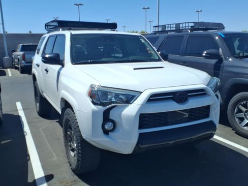 Used 2020 Toyota 4Runner Venture w/ Moonroof Package image 2