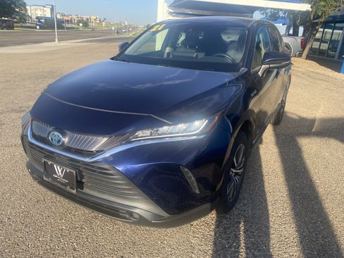 Used 2021 Toyota Venza LE w/ Carpet Mat Package (TMS) AWD/4WD image 3