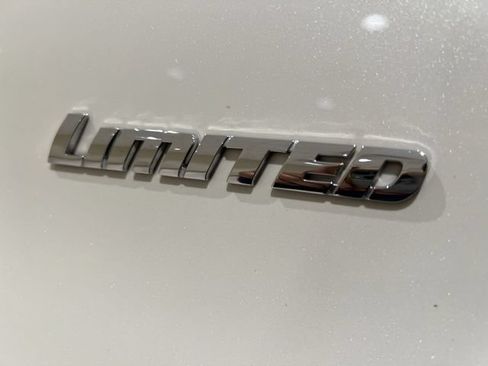 Used 2018 Toyota 4Runner Limited AWD/4WD image 27