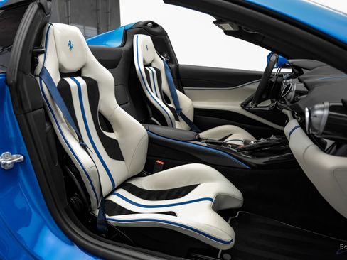 Used 2022 Ferrari 812 GTS RWD image 61