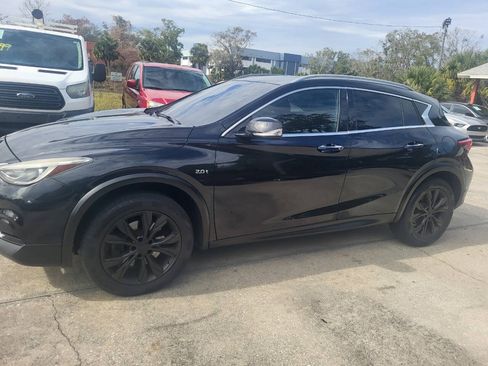 Used 2017 INFINITI QX30 AWD image 39