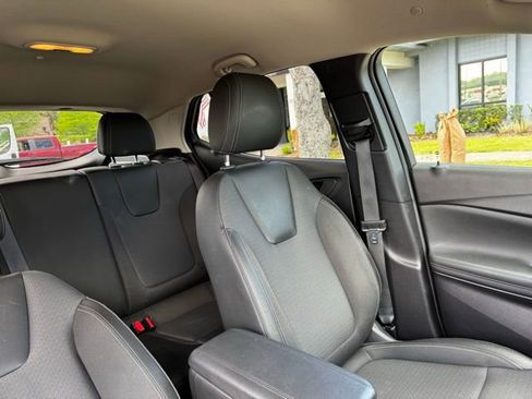 Used 2025 Buick Encore GX Preferred image 12