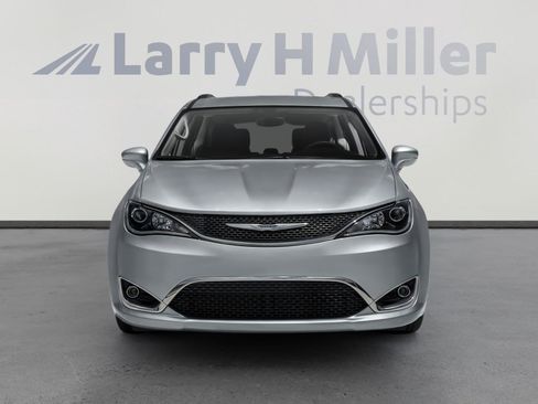 Used 2017 Chrysler Pacifica Touring-L Plus w/ Advanced Safetytec Group image 7