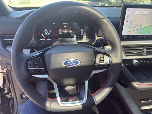 Used 2025 Ford Explorer ST image 14