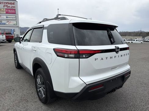 Used 2025 Nissan Pathfinder SV w/ SV Premium Package image 8