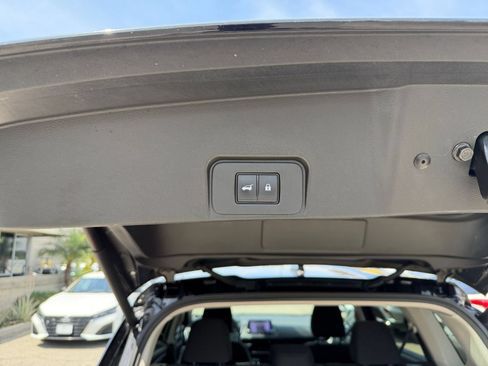 Used 2025 Nissan Rogue SV FWD image 23