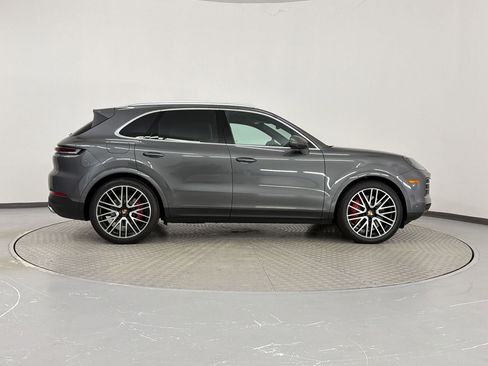 Certified 2025 Porsche Cayenne S AWD/4WD image 8