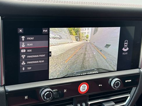 Certified 2025 Porsche Macan image 24