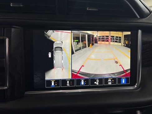 Used 2024 GMC Yukon XL Denali image 25