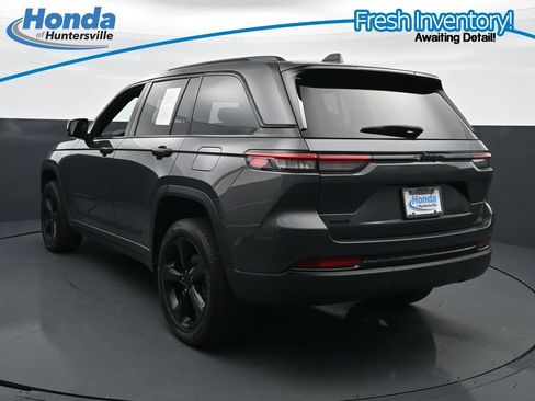 Used 2023 Jeep Grand Cherokee Altitude AWD/4WD image 7