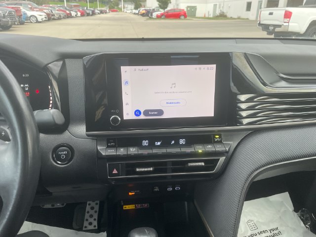 Used 2025 Toyota Camry SE FWD image 12