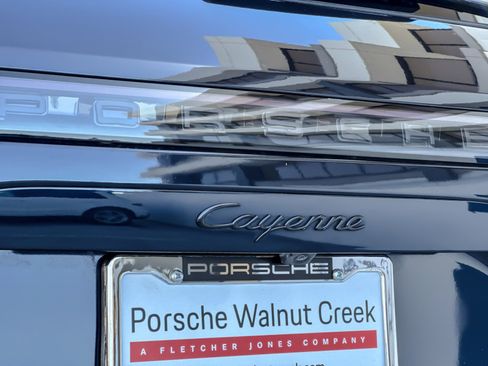 Certified 2023 Porsche Cayenne Platinum Edition AWD/4WD image 28