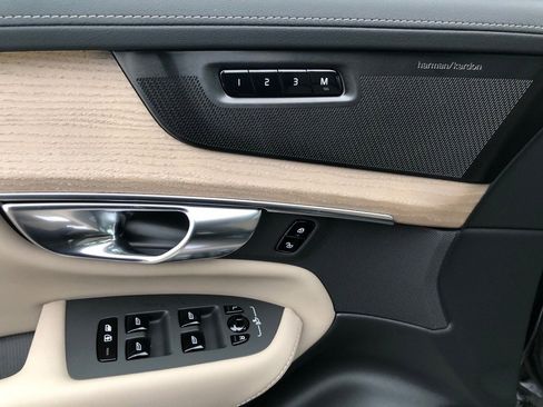 New 2026 Volvo XC90 B5 Plus w/ Protection Package Premier image 11