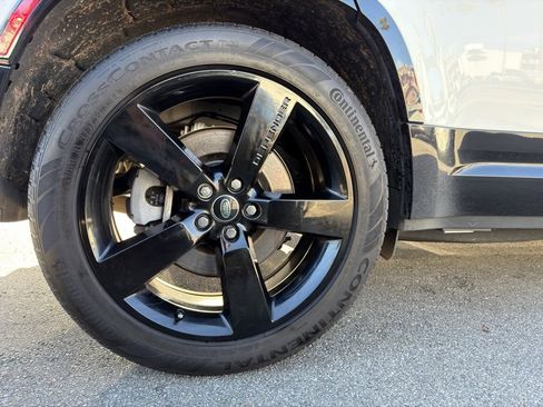 Used 2024 Land Rover Defender 130 X-Dynamic SE image 13