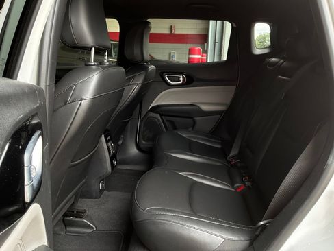 Used 2025 Jeep Compass Limited AWD/4WD image 11