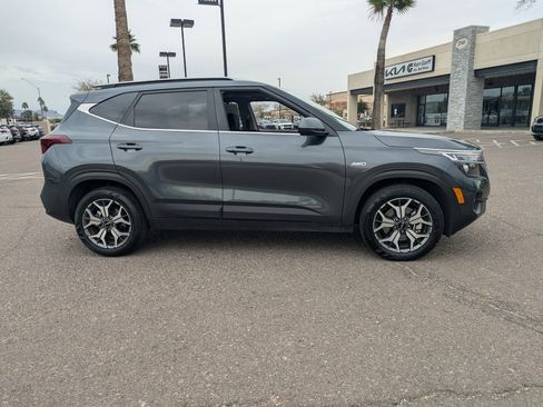 Certified 2023 Kia Seltos EX image 2