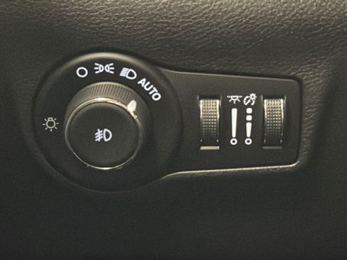 Used 2022 Jeep Compass Latitude AWD/4WD image 29