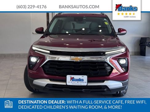 Used 2025 Chevrolet TrailBlazer LT w/ Convenience Package AWD/4WD image 3