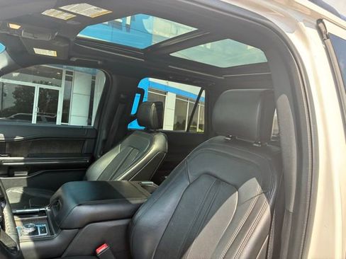 Used 2018 Ford Expedition Limited w/ Equipment Group 301A AWD/4WD image 13
