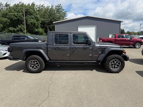 Used 2025 Jeep Gladiator Rubicon AWD/4WD image 13