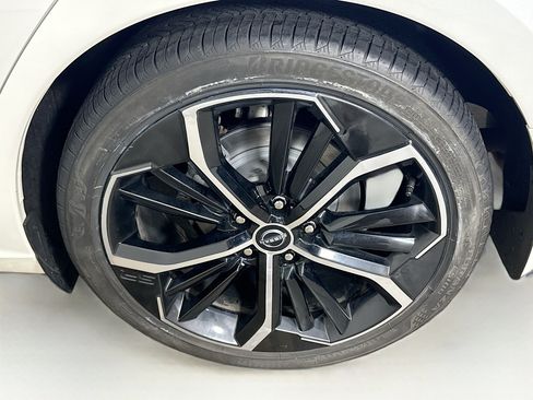 Used 2024 Nissan Altima 2.5 SR FWD image 11