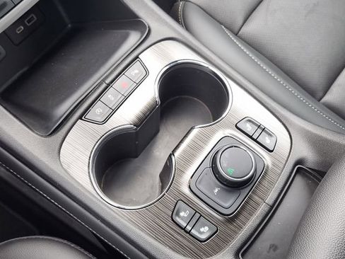 Used 2023 GMC Acadia SLT image 20