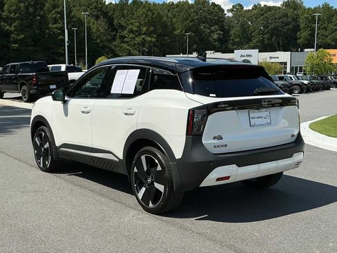 Used 2025 Nissan Kicks SR w/ SR Premium Package FWD image 3