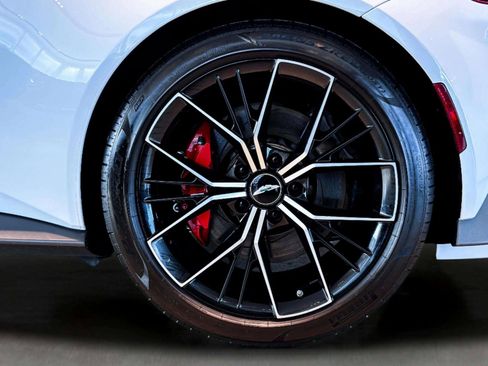 Used 2023 Aston Martin V8 Vantage Roadster image 14