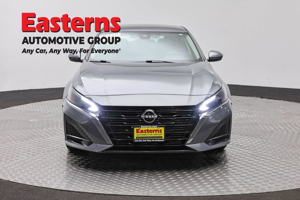 Used 2023 Nissan Altima 2.5 SV AWD/4WD image 3