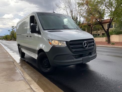Used 2025 Mercedes-Benz Sprinter 2500 image 4