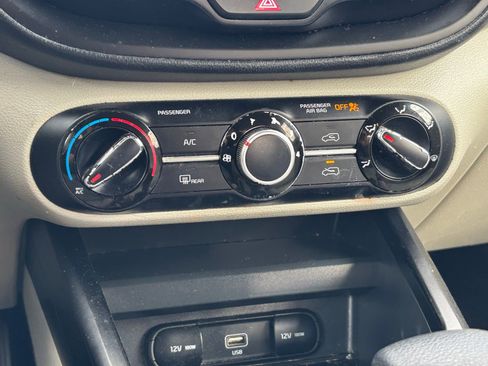 Used 2021 Kia Soul LX image 5