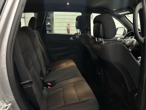 Used 2019 Jeep Grand Cherokee Laredo image 30