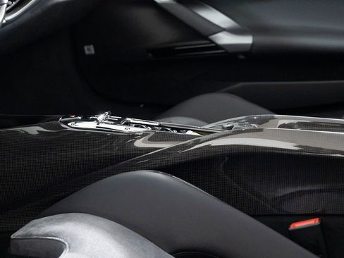 Used 2022 Ferrari SF90 Spider image 6