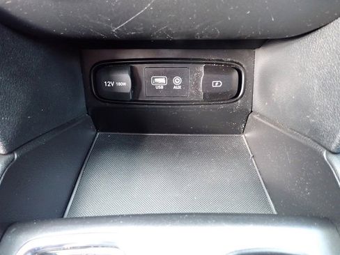 Used 2020 Hyundai Santa Fe SE image 25