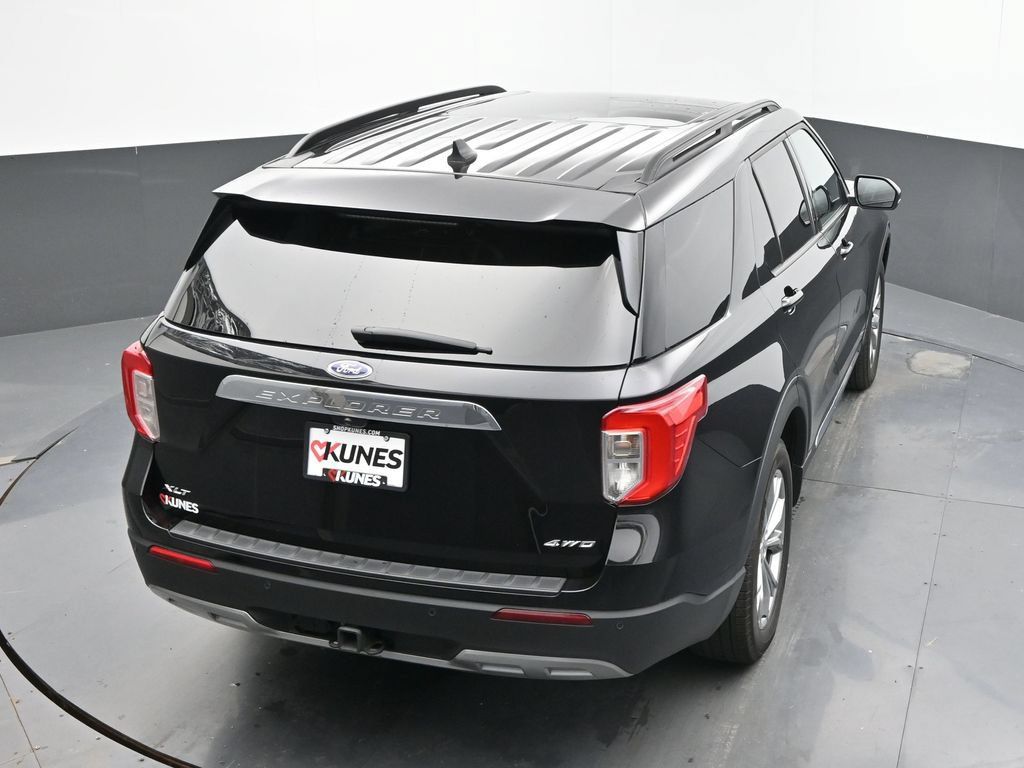 Used 2024 Ford Explorer XLT w/ Equipment Group 202A AWD/4WD image 39