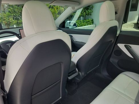 Used 2022 Tesla Model Y Performance AWD/4WD image 14