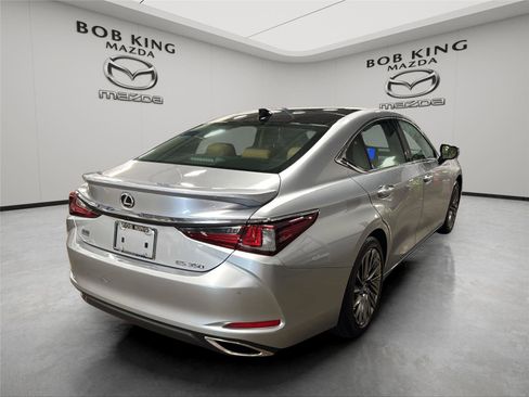 Used 2024 Lexus ES 350 Ultra Luxury w/ Accessory Package (Z2) FWD image 5