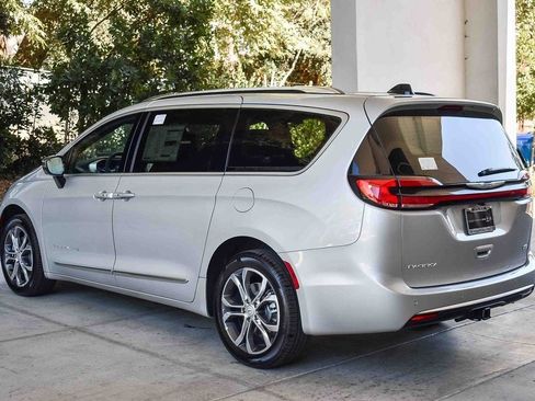 New 2026 Chrysler Pacifica Pinnacle w/ Trailer Tow Group image 4