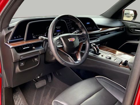 Used 2024 Cadillac Escalade Premium Luxury RWD image 18