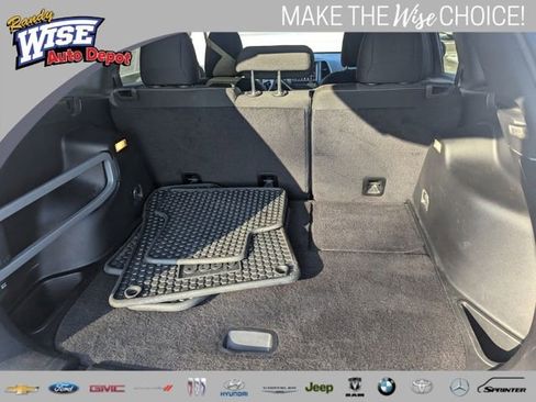 Used 2016 Jeep Cherokee Latitude w/ Cold Weather Group image 17