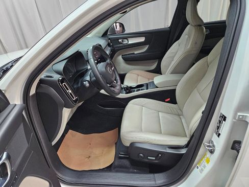 Used 2022 Volvo XC40 T5 Momentum AWD/4WD image 14