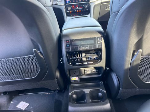 New 2025 Jeep Grand Cherokee L Limited w/ Black Appearance Package image 34